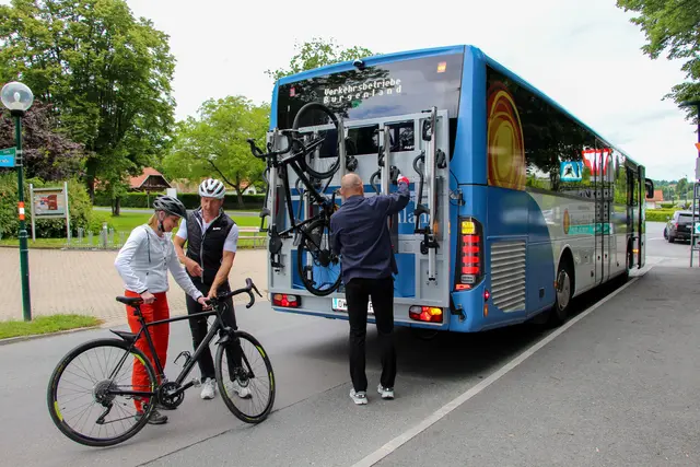 Die kostenlose Mitnahme von Fahrrädern ist bei der VBB-Buslinie B2 unter Anmeldung möglich.  | Foto: Verkehrsbetriebe Burgenland