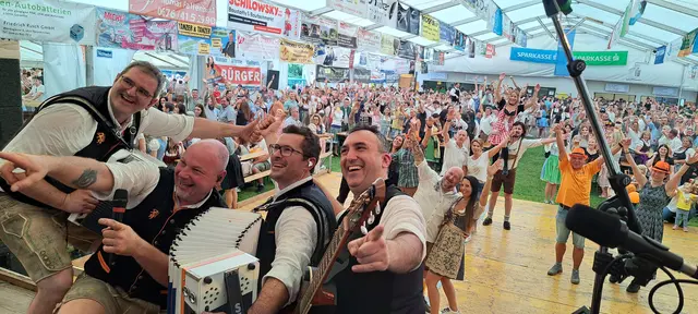 Partystimmung beim Superfrühschoppen mit "Die Hafendorfer" (Bild). | Foto: Freiwillige Feuerwehr Ternitz-St. Johann