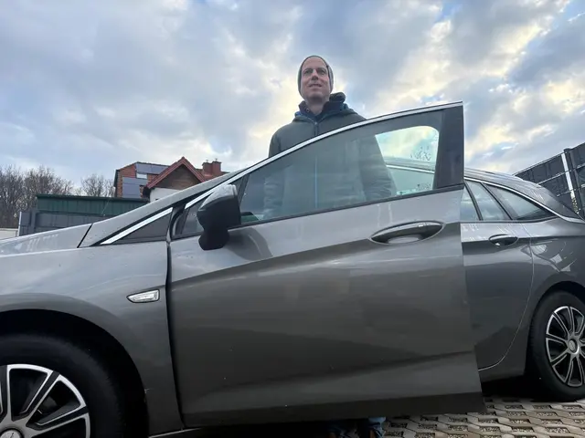 Um Sprit zu sparen, fährt Bernt Baumgartner "etwas ruhiger", also weniger Überholmanöver, Stop-and-Go, abbremsen statt beschleunigen. | Foto: Baumgartner