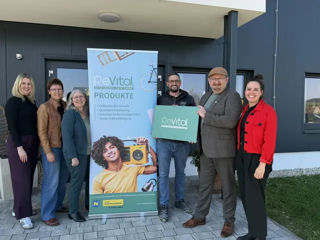 Neuer SBS-ReVital-Shop in Purgstall an der Erlauf: Antonia Maria Bierleutgeb, (die NÖ Umweltverbände), Susanne Glück (GVU Scheibbs),  Marion Pitzl (Geschäftsführerin S|B|S Social Business Service GmbH), Thomas Prenner (Geschäftsführer
GVU Scheibbs), Werner Pitzl (Geschäftsführer S|B|S Social Business Service GmbH) und Katharina Wutzl (die NÖ Umweltverbände) | Foto: GVU Scheibbs