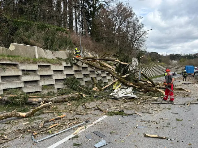Für zweieinhalb Stunden war die Krottendorfer Umfahrungsstraße gesperrt. | Foto: FF Krems