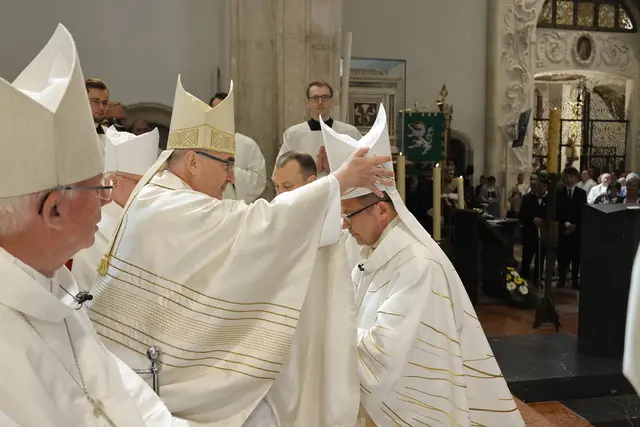 Bischof Wilhelm Krautwaschl weihte Johannes Freitag zum neuen Weihbischof von Graz-Seckau. | Foto: Sonntagsblatt/Gerd Neuhold