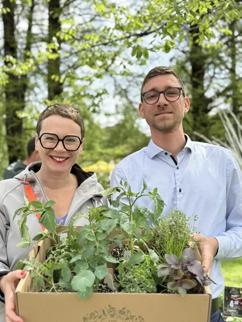 Umweltstadträtin Eva Schobesberger, Die Grünen und Leiter des Botanischen Gartens Thomas Schiefecker. | Foto: Stadt Linz