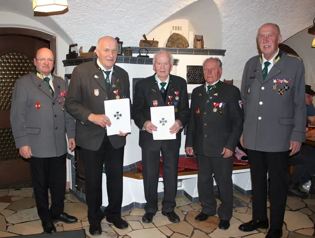 v.l.: TKB-Vizepr. Gerhard Schreder,  die geehrten Peter Foidl und Thomas Obinger, Obm. Hans Schwentner, BO Hans-Peter Koidl | Foto: Mühlberger