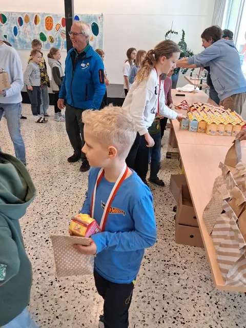 Impressionen; Alle freuen sich auf die Sachpreise.