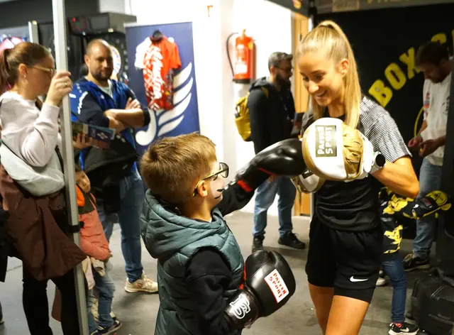 Auch Boxen kann ausprobiert werden. | Foto: Josef Wind