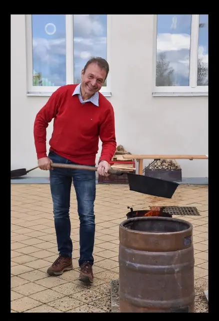 Beim Kastanien Braten. | Foto: Privat