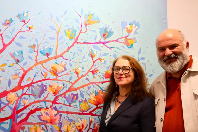 Mit der Vernissage von „It smells like spring“ des zeitgenössischen Malers Krassimir Kolev startete die Galerie Toplev im Salzburger Kaiviertel in den Frühling und präsentiert sich aktuell als ein Ort lebendiger künstlerischer Begegnung in Salzburg.  | Foto: Galerie Toplev