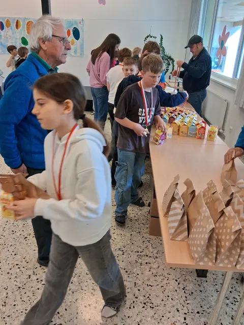 Impressionen;  es geht dem Ende entgegen 96 Schüler/innen durften ihre wohlverdienten Auszeichnungen entgegennehmen. 