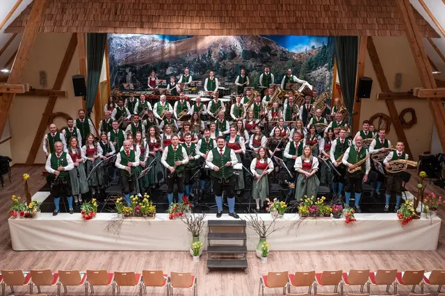 Trachtenkapelle Ebene Reichenau begeistert mit Bruckner & den Red Hot Chili Peppers