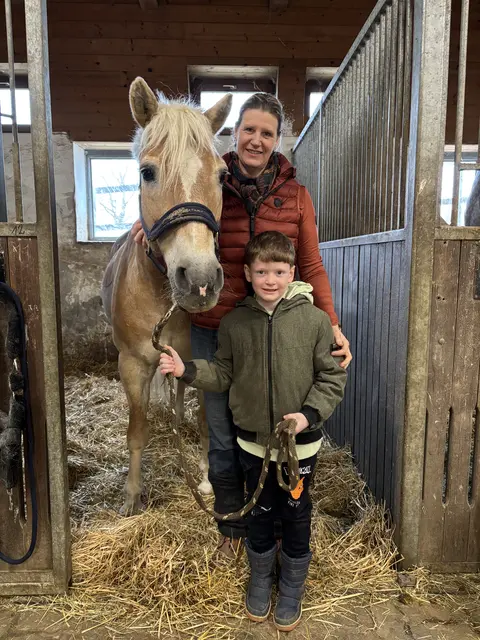In Maria Anzbach erhält der siebenjährige Linus individuelle Reittherapie | Foto: Lauren Fahrenberger / MeinBezirk
