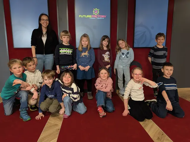 Schülerinnen und Schüler der 1B der VS Pöttsching mit Klassenlehrerin Bianca Messner. | Foto: WKB