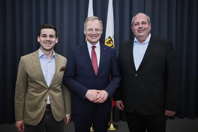 Maximilian Attwenger (Stadtparteiobmann Gmunden), Landeshauptmann Thomas Stelzer und Johannes Niederhauser (Gemeindeparteiobmann Roitham). | Foto: OÖVP
