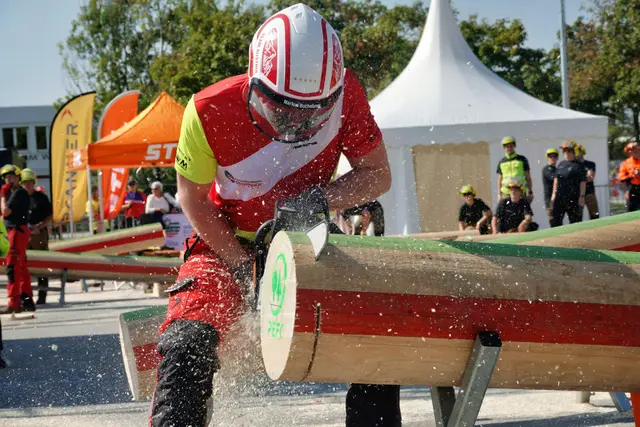Volle Konzentration beim Kombinationsschnitt: Schon mit 15 Jahren trat der Hönigsberger das erste Mal bei einem Forstbewerb an.  | Foto: Danzer