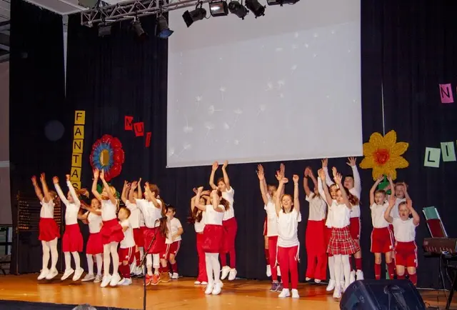 Mit Begeisterung sangen die Kinder Lieder über ihre Fähigkeiten, ihre Einzigartigkeit und darüber, wie wertvoll jeder einzelne Mensch ist. | Foto: Georg-von-Peuerbach-VS