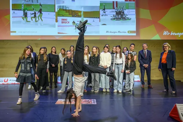 Die SPORTUNION ADM begeisterte spontan mit dynamischen Sportaerobic-Elementen. | Foto: cityfoto.at