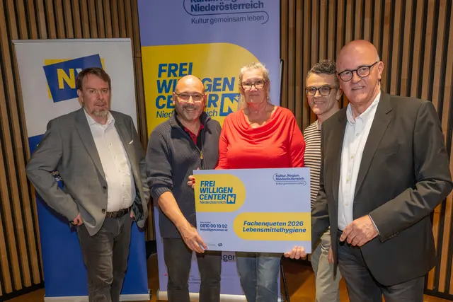 Vortragender Robert  Stein, Martin Stiglmayr, Erika Scheichenstein, Kulturverein Höflein, Günther Frank, Konrad Tiefenbacher | Foto: Erich Marschik