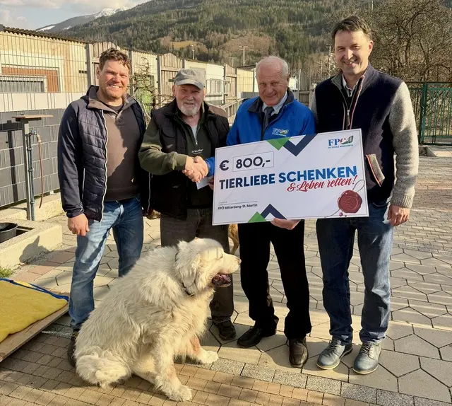 Spende für das Tierheim Trieben: Bezirkskammerrat Thomas Marold, Tierheimbetreiber Johann Nagel, Gemeinderat Fritz Schupfer und Nationalratsabgeordneter Albert Royer | Foto: FPÖ Mitterberg-Sankt Martin