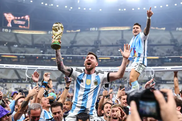 Österreich trifft in Dallas auf den amtierenden Weltmeister Argentinien mit seiner Fußballlegende Lionel Messi. Hier zu sehen beim WM-Gewinn in Katar 2022.  | Foto: APA-Images / dpa / Tom Weller