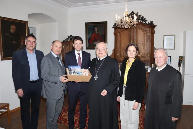 Bei den Sonntagberger Nachtgesprächen: Bgm. Thomas Raidl (Sonntagberg), Mag. Wolfgang Sobotka (Obmann Förderverein), Mag. Michael Simmer (Superintendant Diözese A.B. Niederösterreich), Abt Petrus Pilsinger, Bezirksobfrau Mag. Martina Gerersdorfer, Pater Franz Hörmann | Foto: Clemens Schörghuber