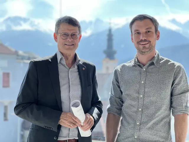 Bürgermeister Thomas Öfner und Finanzverwalter Daniel Saueregger wurden einstimmig entlastet. | Foto: Schratzberger