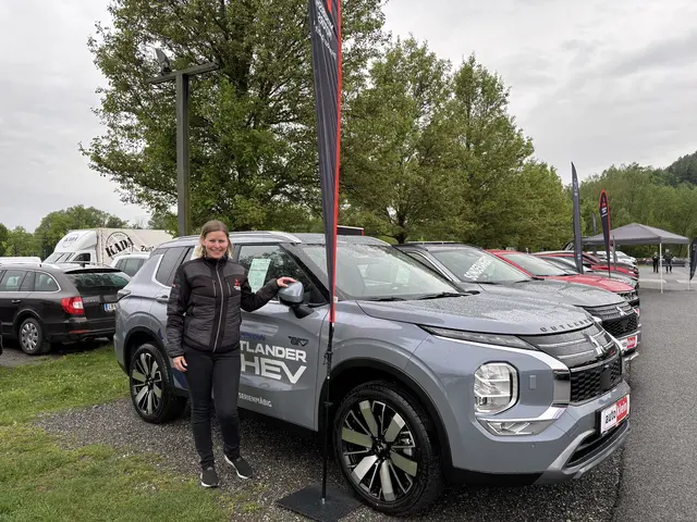 Stefanie Hettegger vom Autohaus Klein ist wieder mit den neuesten Mitsubishi Modellen vor Ort. | Foto: B. Gady