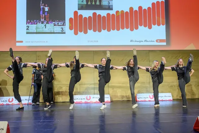 Die SPORTUNION Asten (Garde- und Showtanz) sorgte mit spontanen High Kicks für staunende Blicke. | Foto: cityfoto.at