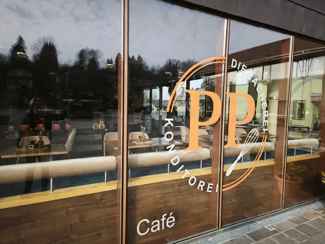 Die Pacherei am Marktplatz hat mit "DRINKS – FRÜHSTÜCK – SÜSSES" von Freitag bis Dienstag von
7:30 bis 18:30 Uhr geöffnet und auch am Markttag freut man sich auf zahlreiche Besucher