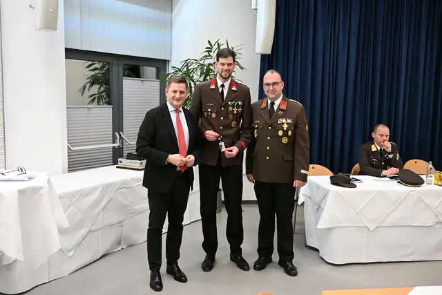 Die offizielle Schlüsselübergabe erfolgte durch Bürgermeister Kurt Wallner. | Foto: FF Leoben-Stadt