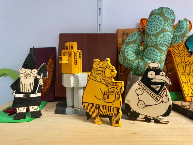 Kleine Kuscheltiere, Taschen in bunten Farben, Holz-Spielzeug oder kleine Osterhasen aus Stoff: der Kreativität sind bei der Anfertigung verschiedener Produkte im Jugendbeschäftigungsprojekt "easy" der Caritas Salzburg kaum Grenzen gesetzt. | Foto: Caritas/Easy