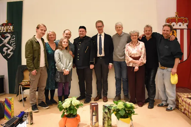 Matias Huber, Sabine Huber, Veronika Huber, Ernst Huber, Markus Berger, Bgm. Leopold Buchriegler, Richard Schaupp, Elisabeth Fuxjäger, Toni Burger, Pirmin Huber (v. li.). | Foto: Knappenhaus Unterlaussa