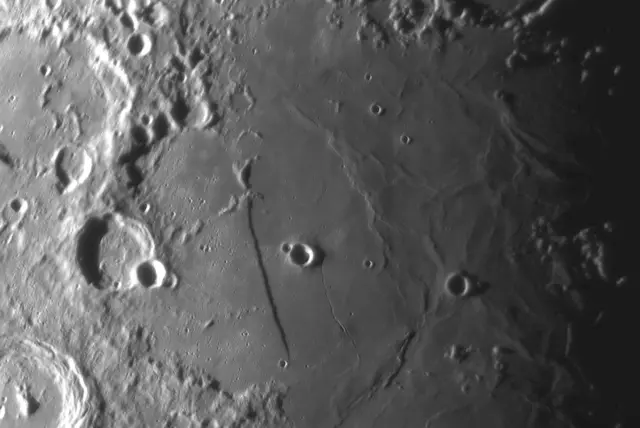 Rupes Recta - ein über 100 Kilometer langer Steilhang auf dem Mond | Foto: Günter Kleinschuster