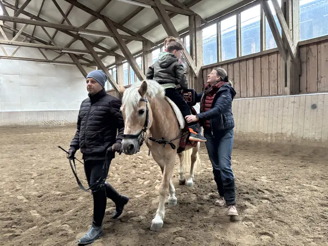 Das gemeinsame Reiten verbindet auch die Brüder, ihr Verhältnis hat sich gebessert. | Foto: Lauren Fahrenberger / MeinBezirk