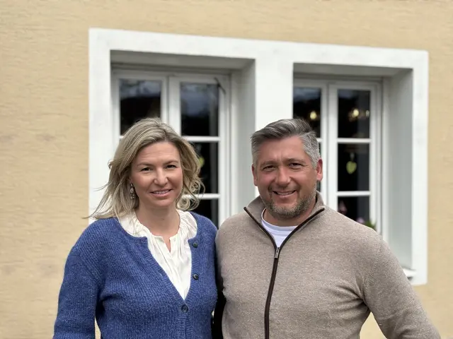 Natascha und Thomas Ofner führen den Familienbetrieb in der vierten Generation.  | Foto: MeinBezirk/Markus Kropac
