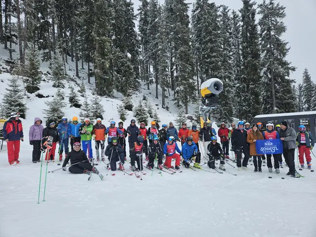 Am Altherren-Skirennen in Hochfügen nahmen viele Rennläufer teil.  | Foto: privat