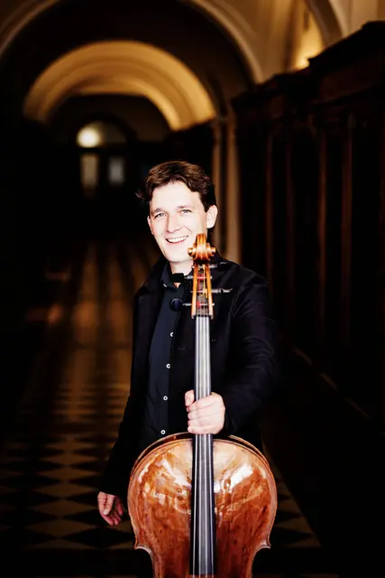 SOV: Maximilian Hornung spielt Sulkhan Tsintsadzes 2. Cello-Konzert.

 | Foto: Julia Wesely