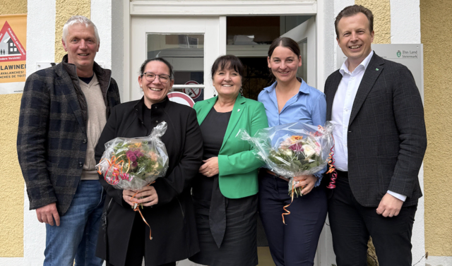 Besuch im Bezirk Murau: Stolzalpe-Betriebsratsvorsitzender Herbert Feichtner (v.l.), Leiterin der Orthopädie Prim. Dr. Nina Hörlesberger, Landeshauptmann-Stv. Manuela Khom, Pflegeschuldirektorin Dir. Hermine Wallner und Gesundheitslandesrat Karlheinz Kornhäusl | Foto: Land Steiermark