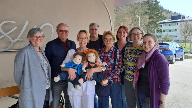 Pflegeeinrichtungen in Vöcklabruck erhalten Demenzpuppen