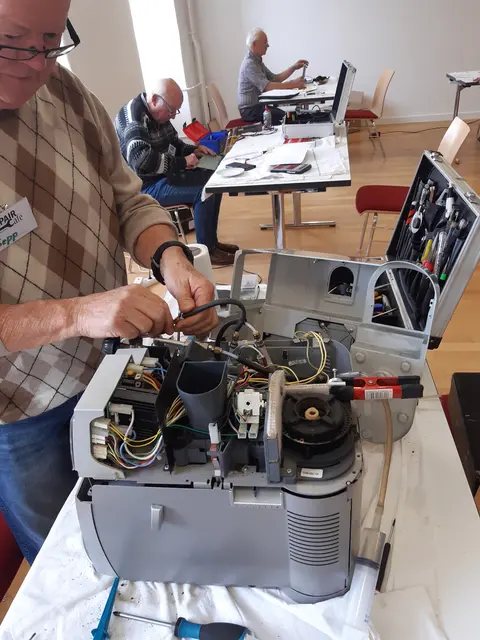 Beim Repair Café im Haus des Lebens wird gebastelt und getüftelt. | Foto: Haus des Lebens
