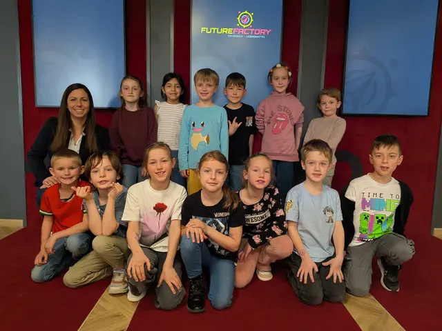 Schülerinnen und Schüler der 1A der VS Pöttsching mit Klassenlehrerin Kerstin Haring. | Foto: WKB