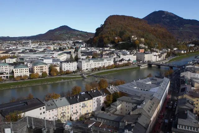 Die Stadt Salzburg stellt ab April die Ausnahmegenehmigungen für Bewohnerinnen und Bewohner in Kurzparkzonen auf ein elektronisches System um | Foto: Symbolfoto: Neumayr