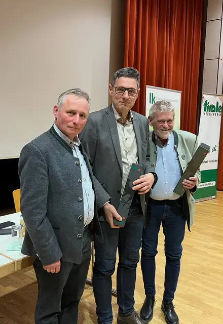 Elmar Monz, Peter Raggl und Anton Larcher nach dem Informationsabend. | Foto: Frank