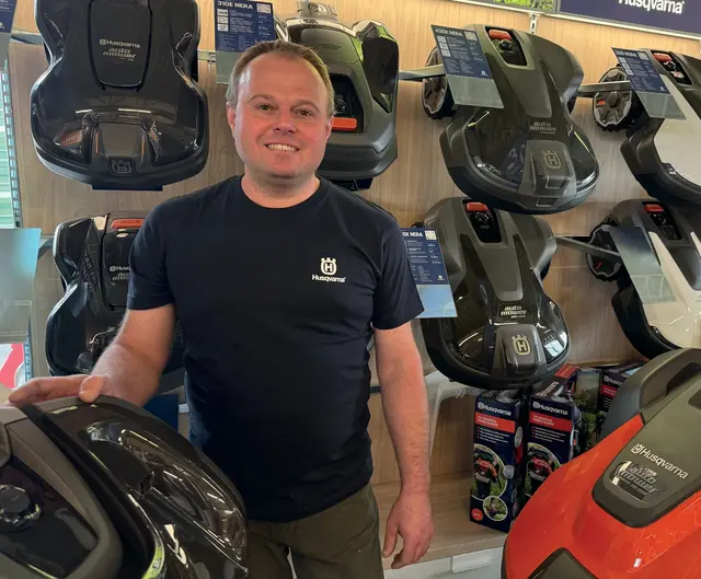 Peter Lackner vom Technik Zentrum Weiz mit den neuen Automovern | Foto: Landring