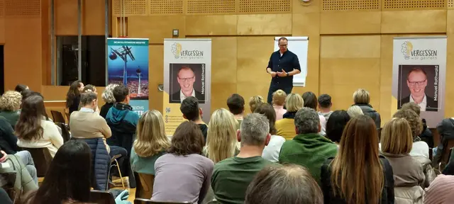 Die Schülerinnen und Schüler sowie die Pädagoginnen und Pädagogen waren vom Vortrag begeistert | Foto: Elisabethinum