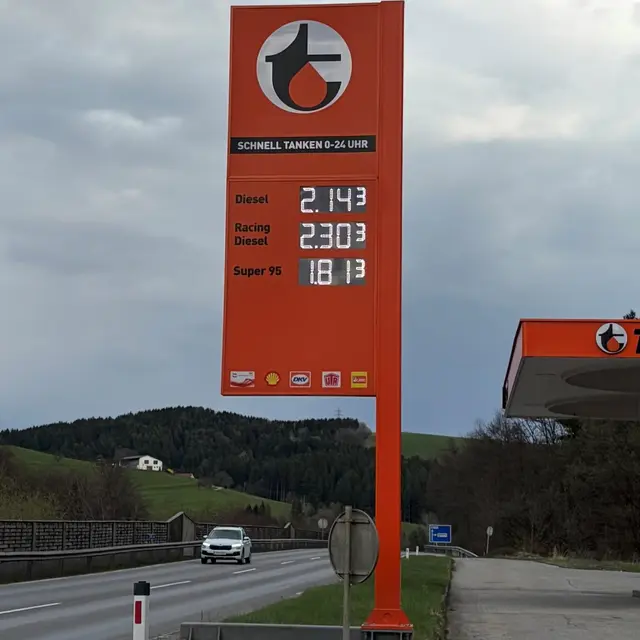 B70 - GU: Seiersberg bis VO: Köflach
Turmöl – Umfahrung Voitsberg
29.03.: Diesel: € 2,143 / Super 95: € 1,813
30.03.: Diesel: € 2,188 / Super 95: € 1,888
01.04.: Diesel: € 2,148 / Super 95: € 1,839
2. April 2026: Diesel € 2,069 / Super 95: € 1,704 (Preissenkung fast eingehalten)
 | Foto: Kirchengast