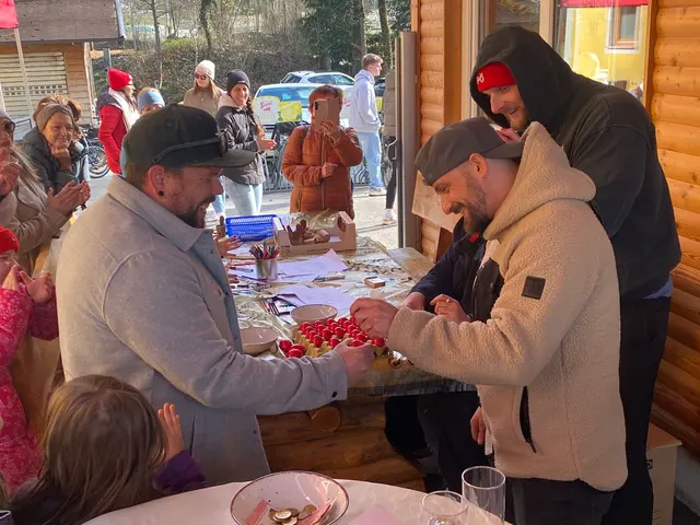 Großer Andrang bei erster Eierpeckmeisterschaft in Oberalm