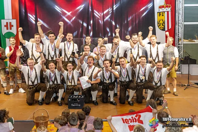Die "Originalplattler Altenberg" räumten schon einige Preise ab. 2022 und 2024 wurden sie oö. Landesmeister. | Foto: TAFFotografia/Tino Andrea Fraccaroli