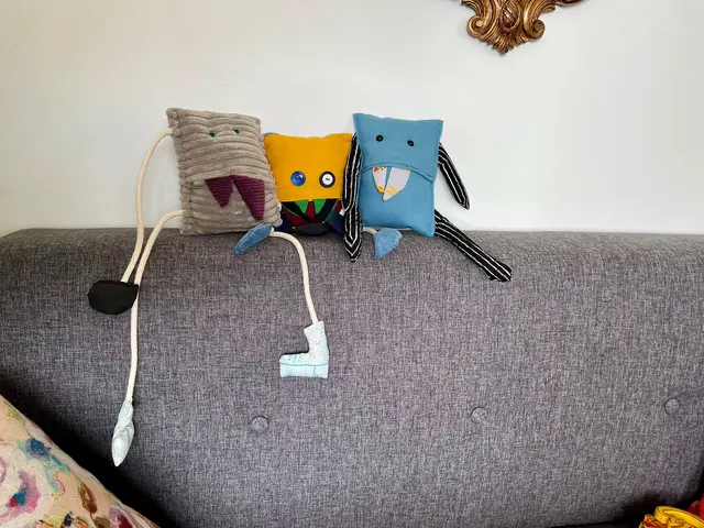 Kleine Kuscheltiere, Taschen in bunten Farben, Holz-Spielzeug oder kleine Osterhasen aus Stoff: der Kreativität sind bei der Anfertigung verschiedener Produkte im Jugendbeschäftigungsprojekt "easy" der Caritas Salzburg kaum Grenzen gesetzt. | Foto: Caritas/Easy