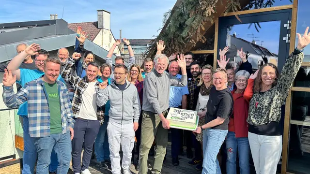 Das Team der aktiven ehrenamtlichen Reparierer:innen des Repair Cafés Ried. | Foto: Giesserei