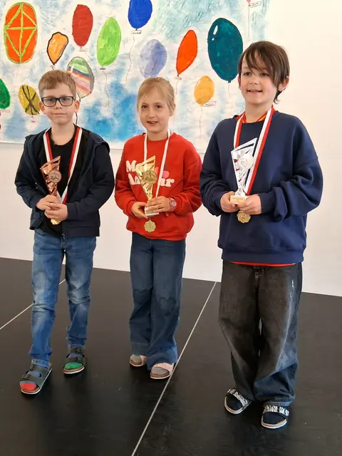 2. Klasse; Bronze Valentin Bombek, Klassenmeisterin Luisa Schwarzbacher, Silber Arthur Pflauder.